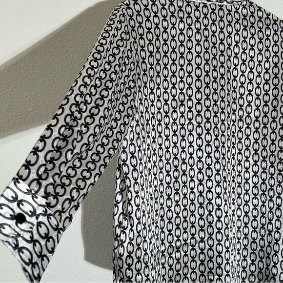 Black & White Satin Chain Print Button Down Shirt Blouse Medium - Picture 9 of 11